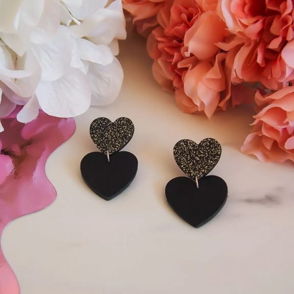 Boucles d'oreilles en cuir noir double cœur - Manali – Image 2