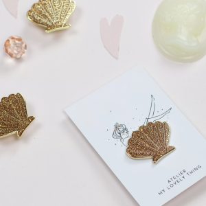 concept-store-idees-et-saveurs-Pin’s coquillage doré pailleté-My lovely thing