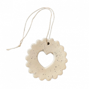 concept-store-idees-et-saveurs-suspension-type-biscuit-alsacien-fait-main