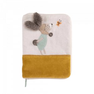 idees-et-saveurs-protège-carnet-de-santé-moulin-roty-removebg-preview
