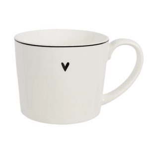 concept-store-idees-et-saveurs-tasse_blanche_avec_coeur_noir